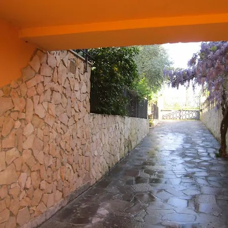 Al Calcandola Bed & Breakfast 3*